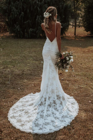 robe de mariee boheme chic dentelle traine 720x