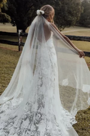 robe de mariee boheme dentelle broderie florale 8ccd3d2b c630 4028 941c f20c201860ab 720x 533x800 1