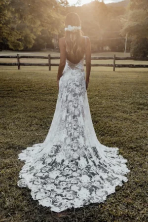 robe de mariee boheme dentelle dos nu b3d4c378 e214 4df2 aaca 00671e2bbaa3 720x 600x900 1