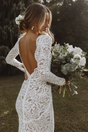 robe mariee boheme dentelle manches longues dos nu 720x
