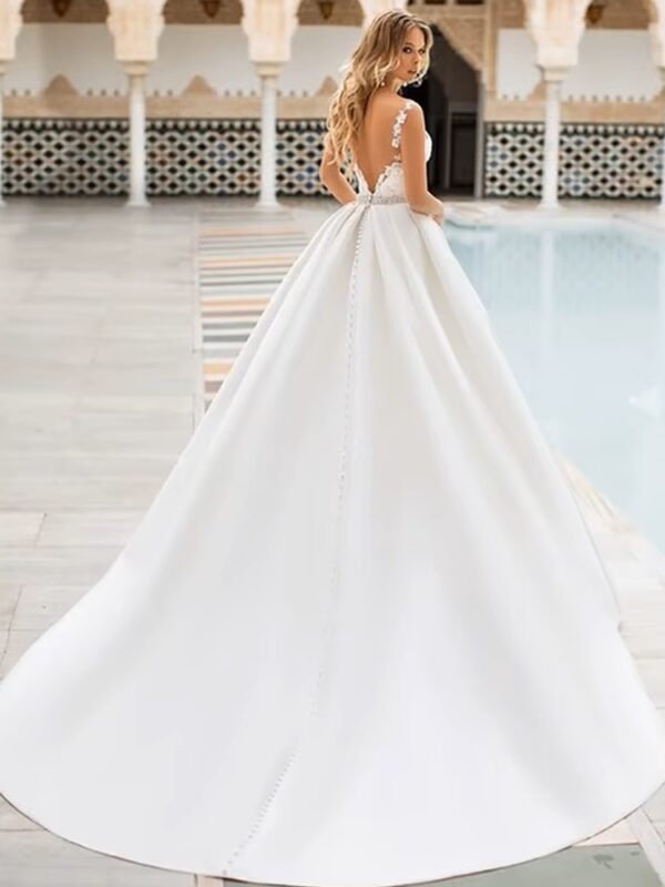 Sexy A Line Wedding Dress Lace Appliques Satin Bridal Dress Bohemian Wedding gowns Floor Length Customized vestido de noiva - immagine 2