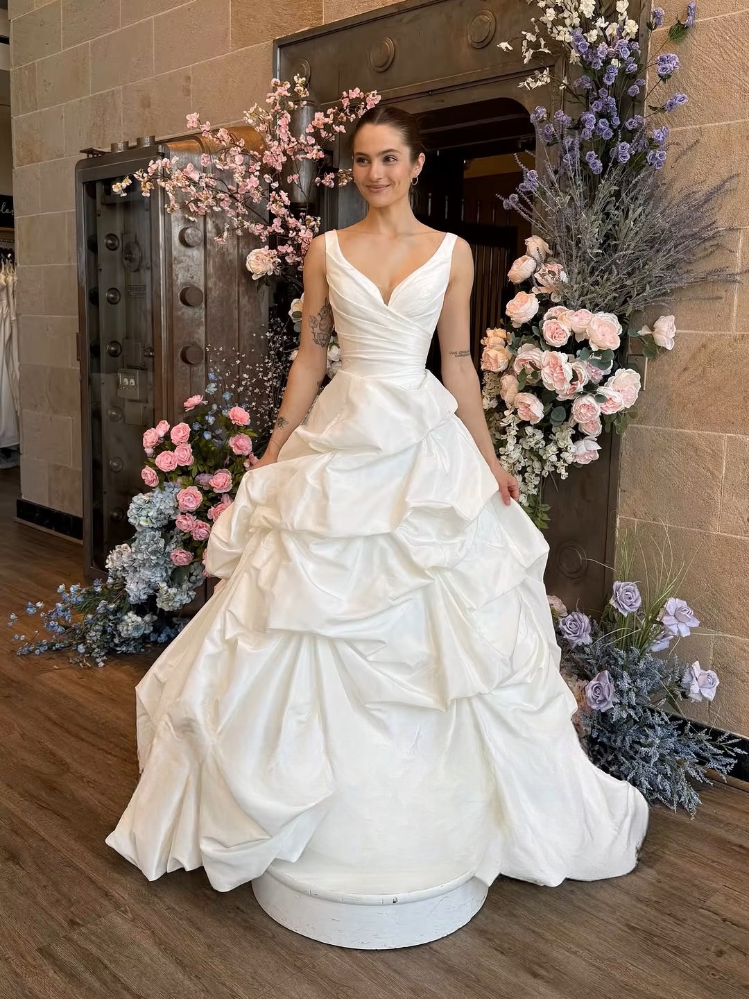 SoDigne Simple Satin A-Line Wedding Dresses Elegant Sleeveless Pleats Bridal Gowns Women Birde Dress Robe De Mariée Customized 2 SoDigne Simple Satin A-Line Wedding Dresses Elegant Sleeveless Pleats Bridal Gowns Women Birde Dress Robe De Mariée Customized - immagine 2