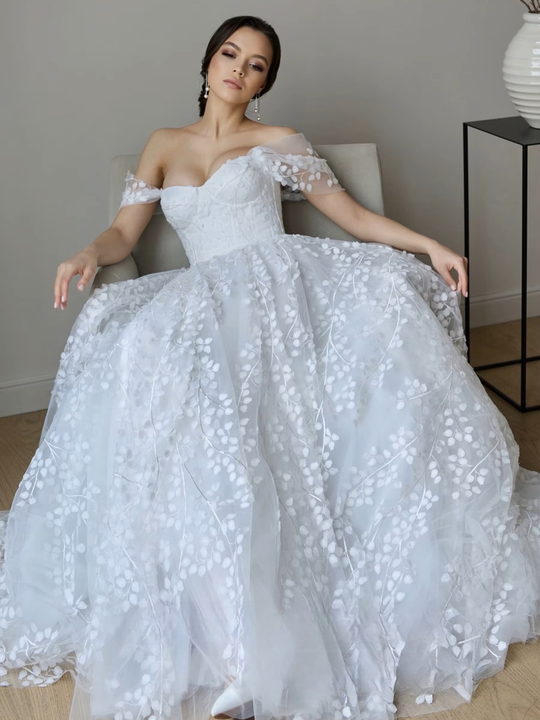 SoDigne A-line Appliques Tulle Wedding Dresses Off Shoulder Sleeveless Bride Dress Wedding Gown vestidos de novia Customized 3 SoDigne A-line Appliques Tulle Wedding Dresses Off Shoulder Sleeveless Bride Dress Wedding Gown vestidos de novia Customized - immagine 3