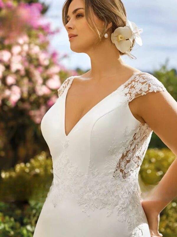Pastrol A-Line Wedding Dresses Plus Size V Neck Cap Sleeves Bride Gowns Appliques Backless Floor Length Vestido De Noiva 2024 - immagine 3