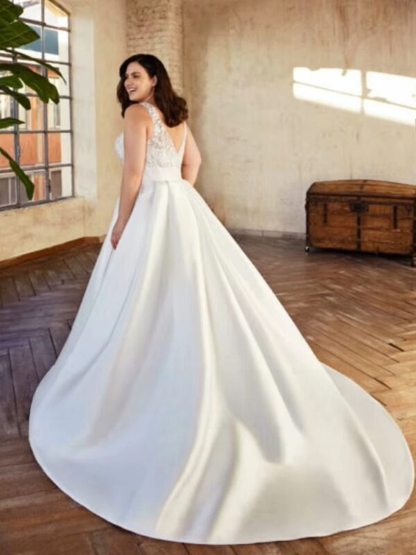 Classic Satin A-Line Wedding Dresses Plus Size V-Neck Sleeveless Bride Gowns Women 2023 Empire Sweep Train Vestido De Noiva - immagine 2