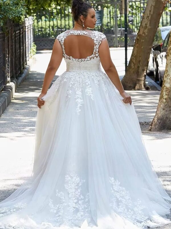 Customized Wedding Dresses Plus Size V-Neck Cap Sleeves Backless Bride Gowns Applique A-Line Sweep Train Tulle Vestido De Noiva - immagine 2