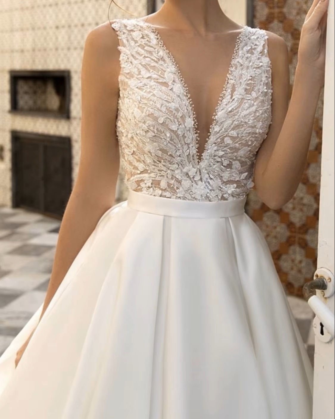 SoDigne Country Wedding Dresses A-line Wedding Gown V-Neck Bride Dress Appliques Satin Bridal Gown Vestido De Novia Customized 3 SoDigne Country Wedding Dresses A-line Wedding Gown V-Neck Bride Dress Appliques Satin Bridal Gown Vestido De Novia Customized - immagine 3