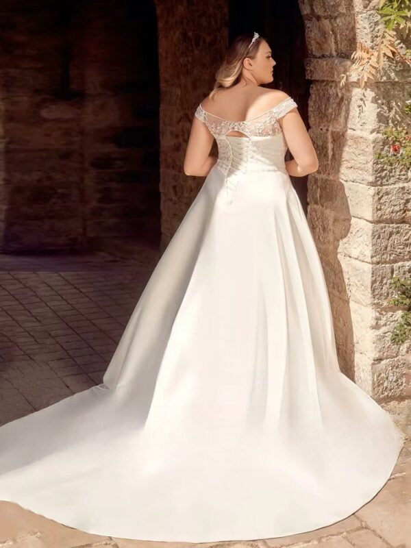 Classic Off the Shoulder Wedding Dresses Plus Size A-Line Bride Gowns Back Lace-up Appliques Sweep Train Satin Robe De Mariee - immagine 2
