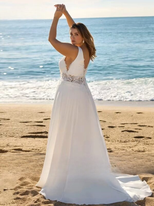 Beach Wedding Dresses Plus Size Deep V Neck Sleeveless Bride Gowns Appliques Back Button Sweep Train A-Line Vestido De Noiva - immagine 2