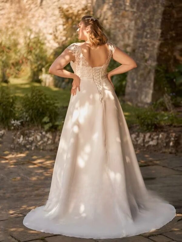 Customized Wedding Dresses Plus Size V Neck Cap Sleeves A-Line Bride Gowns Applique Back Lace-up Sweep Train Vestidos De Novia - immagine 2