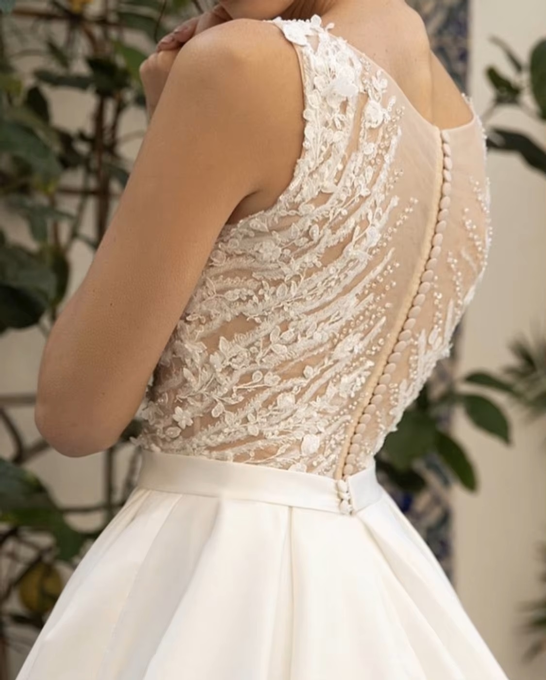 SoDigne Country Wedding Dresses A-line Wedding Gown V-Neck Bride Dress Appliques Satin Bridal Gown Vestido De Novia Customized 4 SoDigne Country Wedding Dresses A-line Wedding Gown V-Neck Bride Dress Appliques Satin Bridal Gown Vestido De Novia Customized - immagine 4
