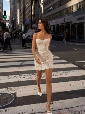 Simple Mini Lace Wedding Dress Sleeveless Appliques Sexy Strapless Open Back Bridal Dress Elegant Short Dress 2025 Customized