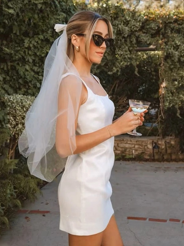 Simple Mini Satin Sleeveless Wedding Dress Square Collar Pleat Spaghetti Straps Sexy Open Back Grown 2025 Short Dress Customized 2 Simple Mini Satin Sleeveless Wedding Dress Square Collar Pleat Spaghetti Straps Sexy Open Back Grown 2025 Short Dress Customized - immagine 2