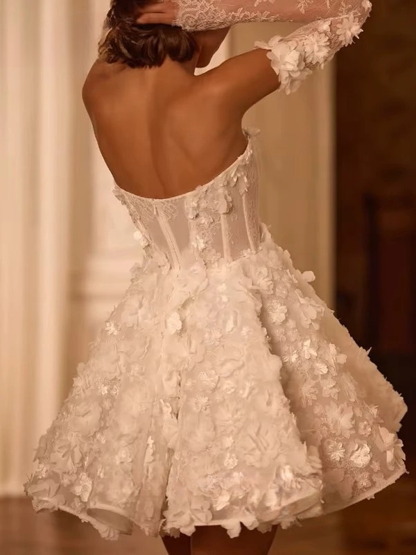 Luxury Lace Appliques Mini Wedding Dress Pleated 3D Flowers Strapless Bride Dresses Sexy Open Back Short Ball Gowns Customized 2 Luxury Lace Appliques Mini Wedding Dress Pleated 3D Flowers Strapless Bride Dresses Sexy Open Back Short Ball Gowns Customized - immagine 2