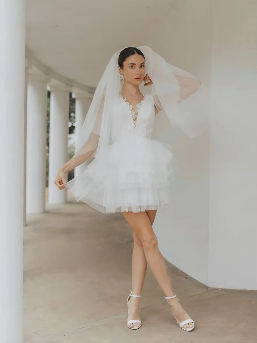 SoDigne Short Tulle Wedding Dresses V-neck Sleeveless Appliques Tiered Bridal Dress 2025 Mini A-line Customized Bride Gown 3 SoDigne Short Tulle Wedding Dresses V-neck Sleeveless Appliques Tiered Bridal Dress 2025 Mini A-line Customized Bride Gown - immagine 3