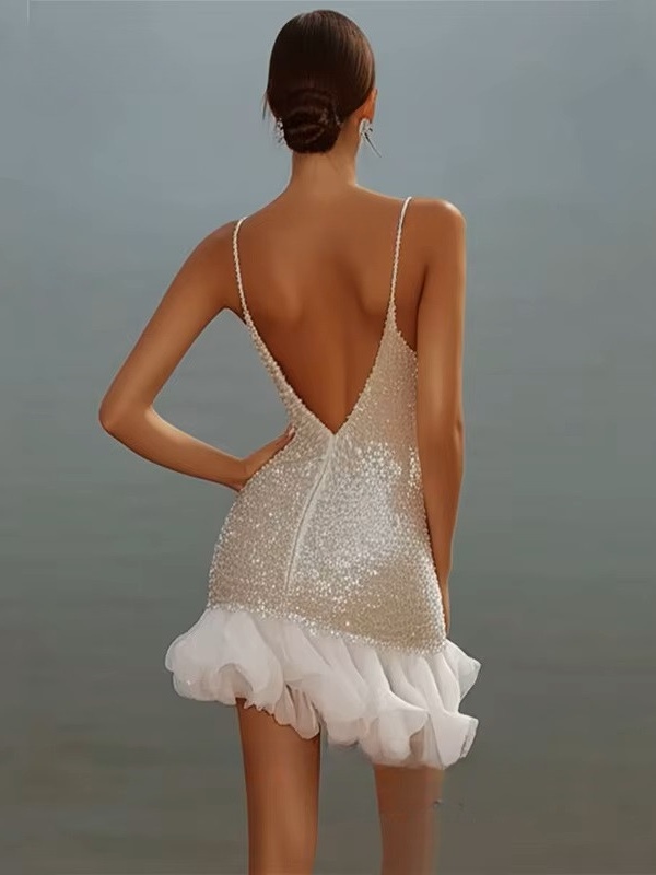 Customized Beach Mermaid Mini Wedding Dress Glitter Sexy V-Neck Spaghetti Straps Backless Pleat Sequined Short Bridal Gowns 2025 2 Customized Beach Mermaid Mini Wedding Dress Glitter Sexy V-Neck Spaghetti Straps Backless Pleat Sequined Short Bridal Gowns 2025 - immagine 2
