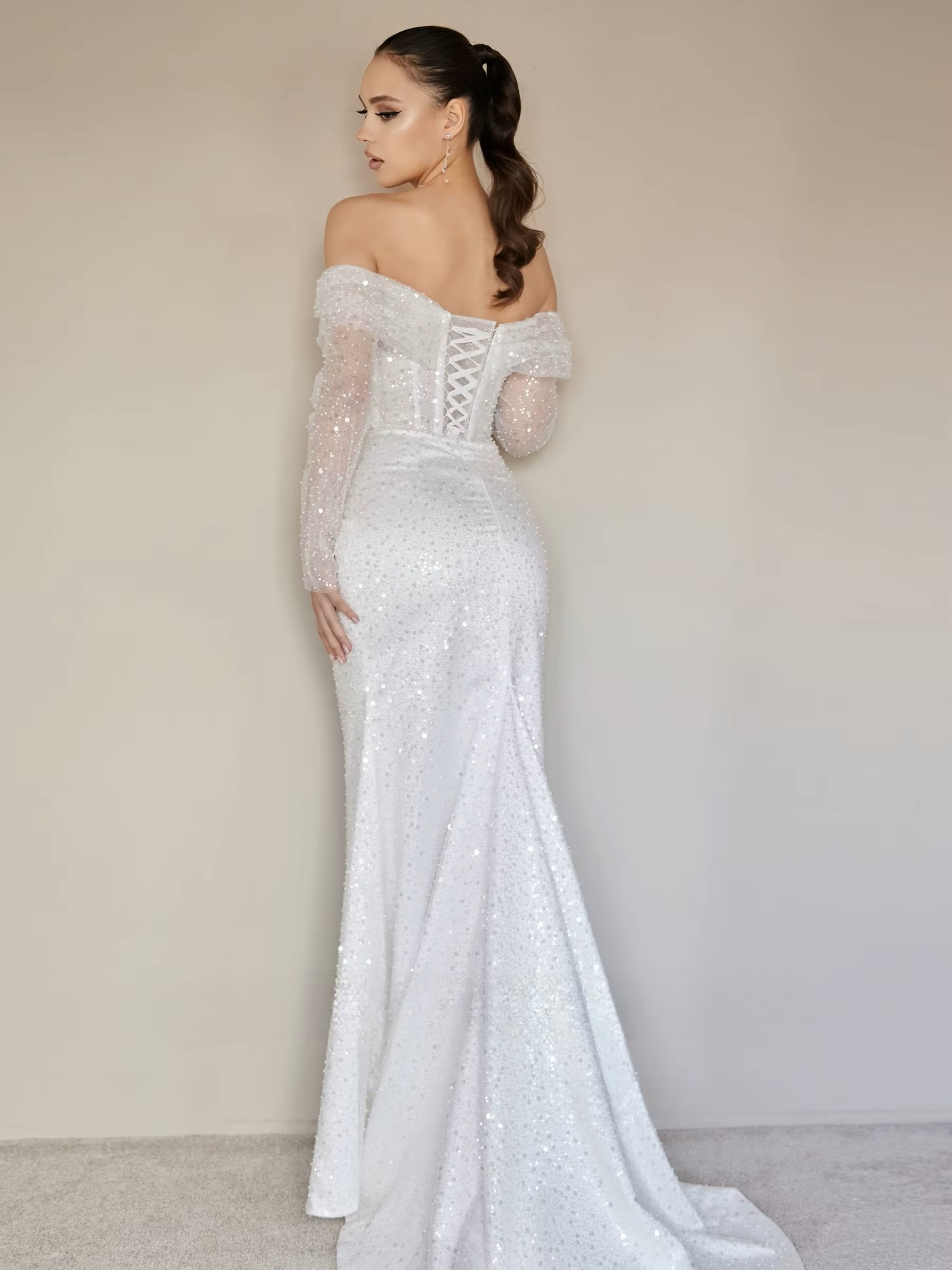 SoDigne Mermaid Glitter Wedding Dresses Off Shoulder Long Sleeves Sequined Bridal Dress Wedding Gown Robe De Mairee Customized 3 SoDigne Mermaid Glitter Wedding Dresses Off Shoulder Long Sleeves Sequined Bridal Dress Wedding Gown Robe De Mairee Customized - immagine 3