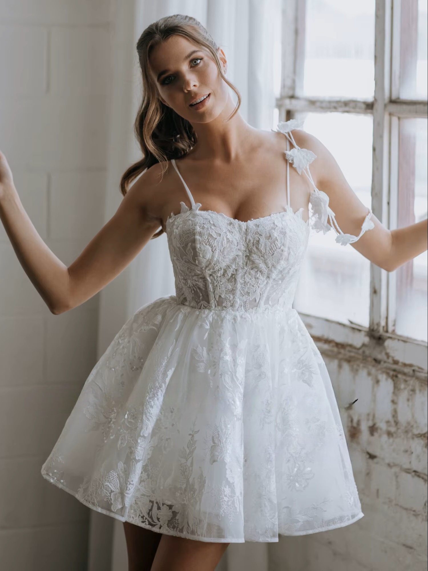 SoDigne Short Appliques Wedding Dresses A-line Sweetheart Sleeveless Tulle Bridal Dress Beach Mini Wedding Gown 2025 customized 3 SoDigne Short Appliques Wedding Dresses A-line Sweetheart Sleeveless Tulle Bridal Dress Beach Mini Wedding Gown 2025 customized - immagine 3