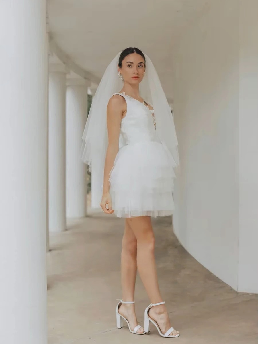 SoDigne Short Tulle Wedding Dresses V-neck Sleeveless Appliques Tiered Bridal Dress 2025 Mini A-line Customized Bride Gown 4 SoDigne Short Tulle Wedding Dresses V-neck Sleeveless Appliques Tiered Bridal Dress 2025 Mini A-line Customized Bride Gown - immagine 4