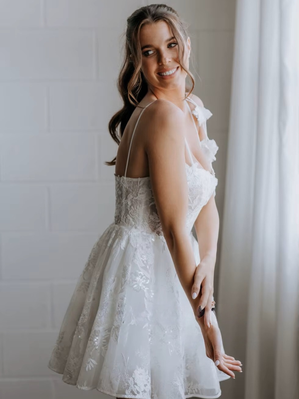 SoDigne Short Appliques Wedding Dresses A-line Sweetheart Sleeveless Tulle Bridal Dress Beach Mini Wedding Gown 2025 customized 2 SoDigne Short Appliques Wedding Dresses A-line Sweetheart Sleeveless Tulle Bridal Dress Beach Mini Wedding Gown 2025 customized - immagine 2