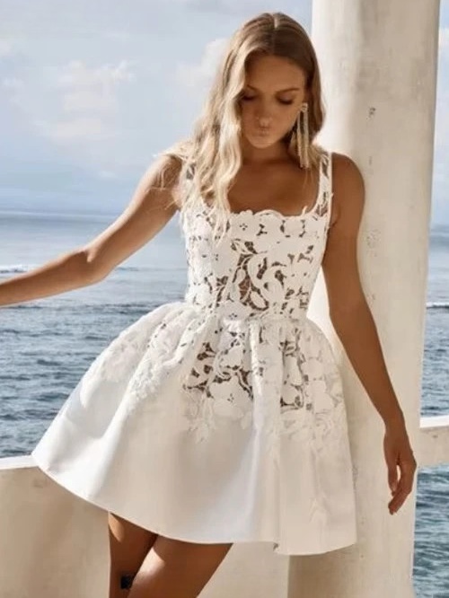 Claaaic Mini Wedding Dress Lace Appliques Sexy Square Collar Cut-out Pleat Spaghetti Straps Open Back Short Ball Gown Customized 2 Claaaic Mini Wedding Dress Lace Appliques Sexy Square Collar Cut-out Pleat Spaghetti Straps Open Back Short Ball Gown Customized - immagine 2