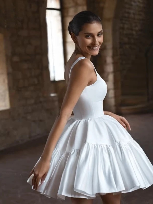 Customized Beach Mini Wedding Dresses Sexy Spaghetti Straps Bride Dresses Simple Square Collar Backless Short Wedding Gowns 2025 2 Customized Beach Mini Wedding Dresses Sexy Spaghetti Straps Bride Dresses Simple Square Collar Backless Short Wedding Gowns 2025 - immagine 2