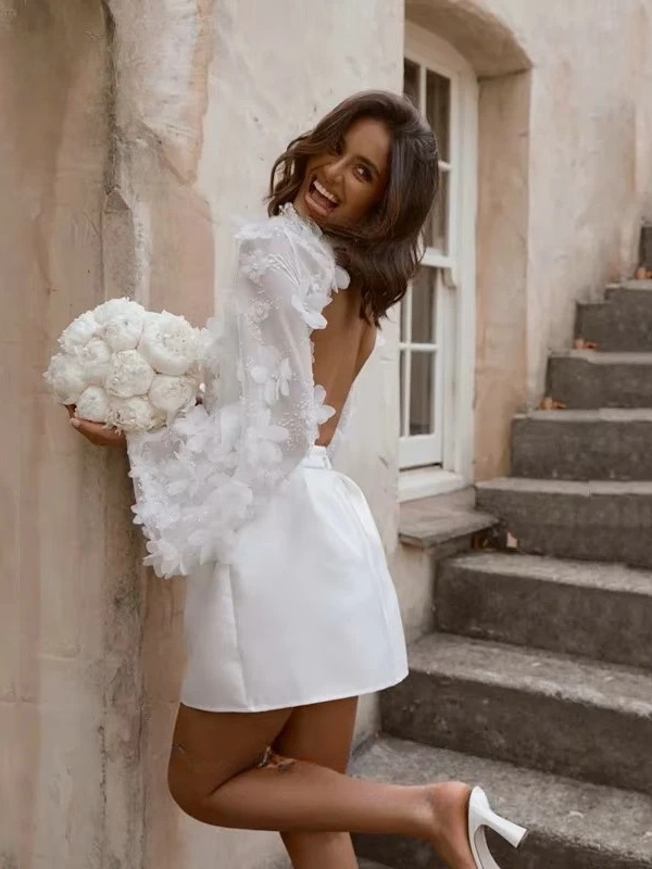 Boho Mini 2 Piece Wedding Dress Sexy Open Back O-Neck Bride Dress Beach Long Sleeves Pleat 3D Flower Lace Satin Gowns Customized 2 Boho Mini 2 Piece Wedding Dress Sexy Open Back O-Neck Bride Dress Beach Long Sleeves Pleat 3D Flower Lace Satin Gowns Customized - immagine 2